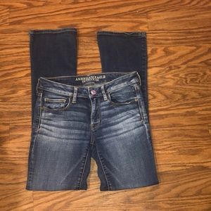 Size 6 American Eagle dark wash Skinny Kick jeans
